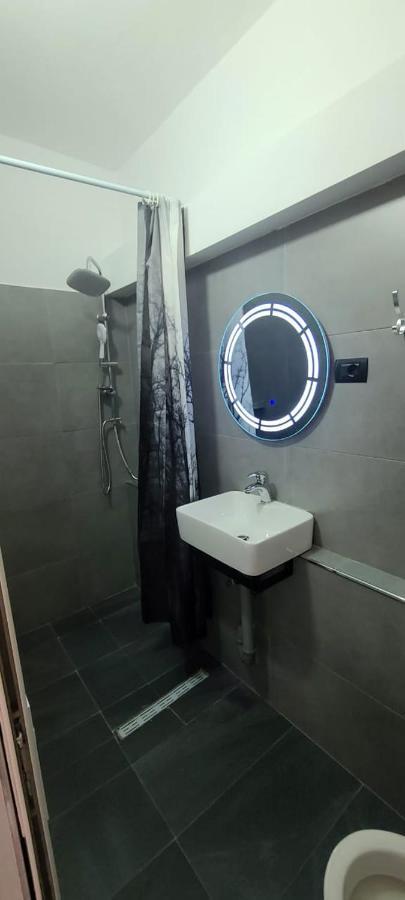 D1 Rooms & Apartments 地拉那 外观 照片