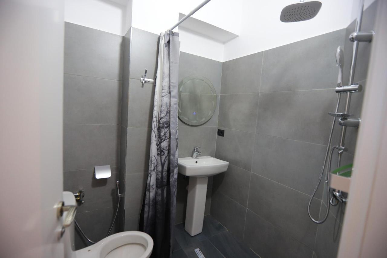 D1 Rooms & Apartments 地拉那 外观 照片
